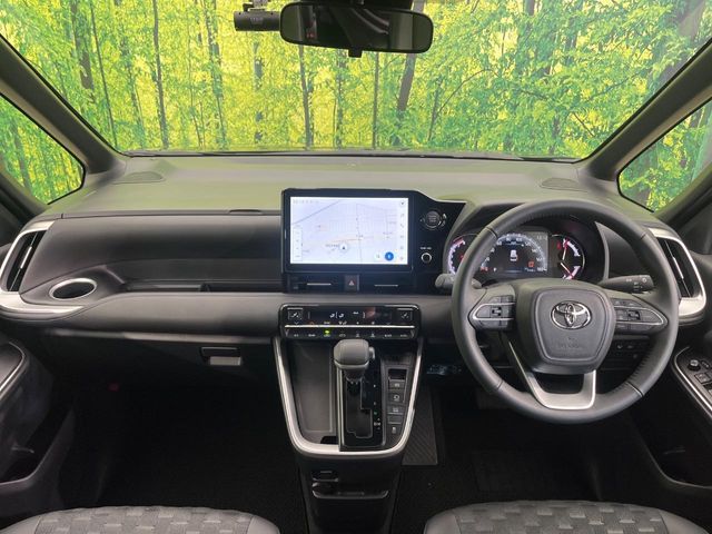 TOYOTA VOXY 4WD 2025