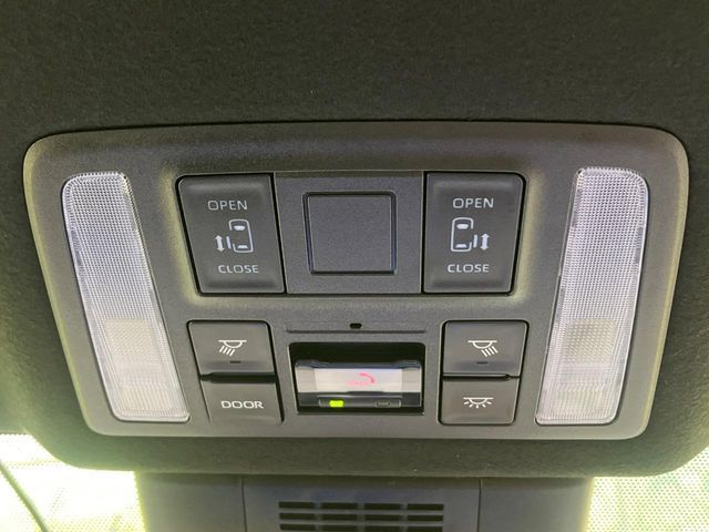 TOYOTA VOXY 4WD 2025