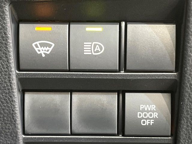 TOYOTA VOXY 4WD 2025