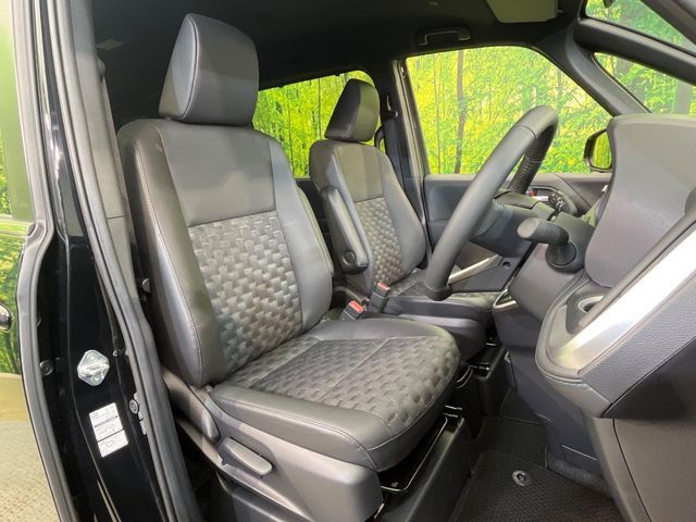 TOYOTA VOXY 4WD 2025