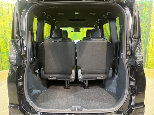 TOYOTA VOXY 4WD 2025