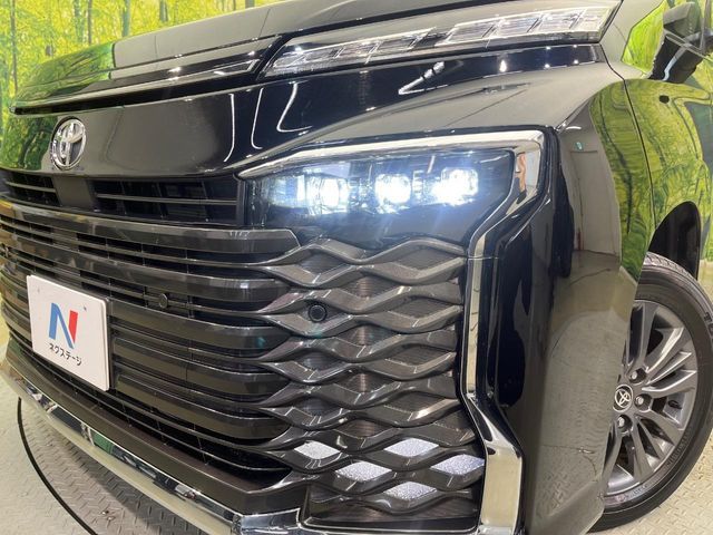 TOYOTA VOXY 4WD 2025