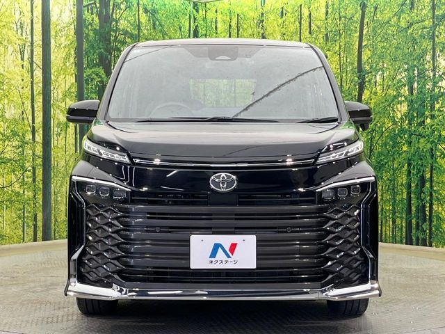 TOYOTA VOXY 4WD 2025