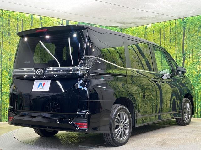 TOYOTA VOXY 4WD 2025