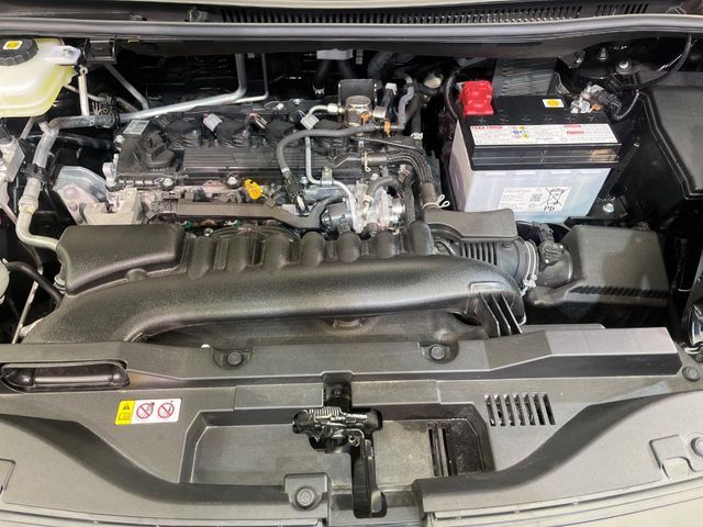 TOYOTA VOXY 4WD 2025