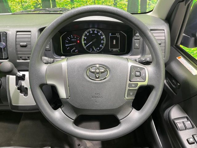 TOYOTA HIACE van 4WD 2023