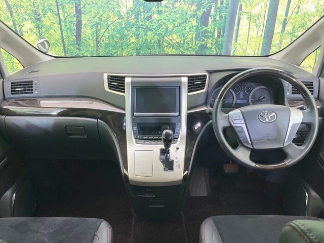 TOYOTA VELLFIRE 2013