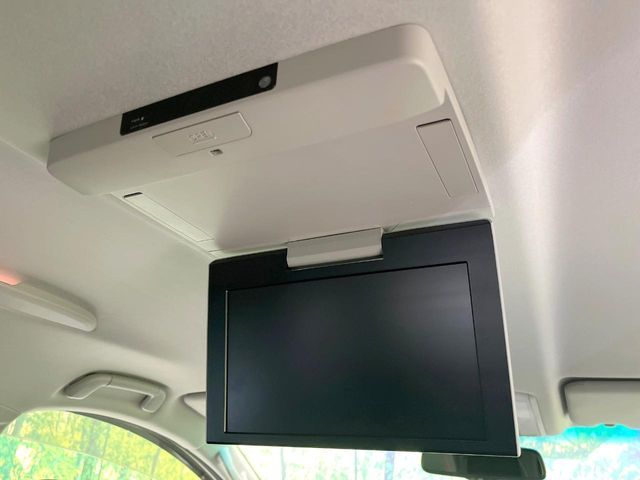 TOYOTA VELLFIRE 2013