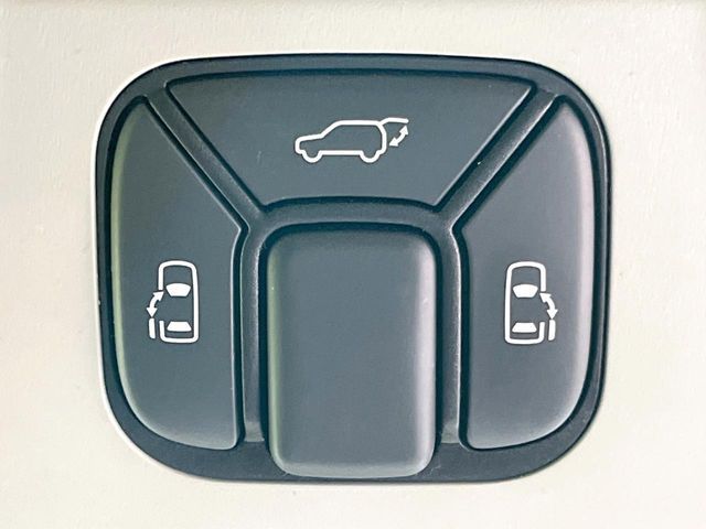 TOYOTA VELLFIRE 2013