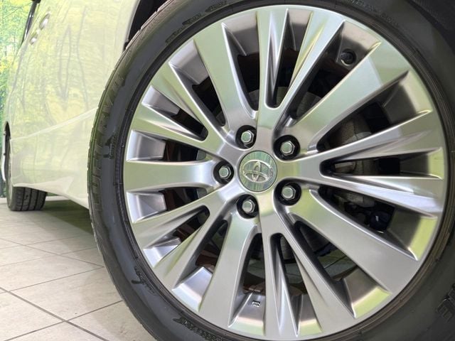 TOYOTA VELLFIRE 2013