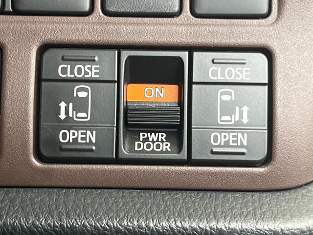 TOYOTA ESQUIRE HYBRID 2017