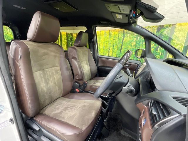 TOYOTA ESQUIRE HYBRID 2017