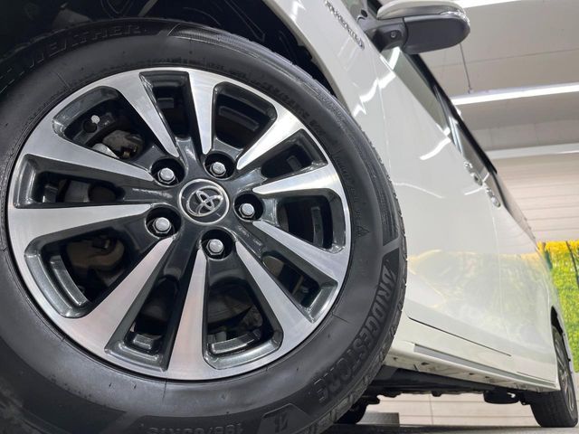 TOYOTA ESQUIRE HYBRID 2017