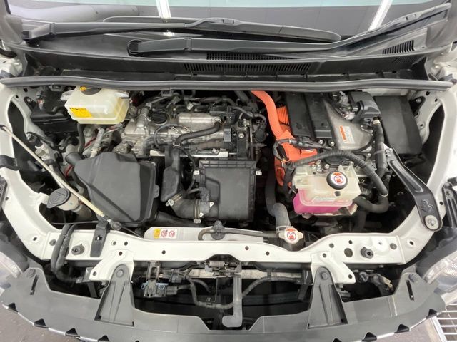 TOYOTA ESQUIRE HYBRID 2017