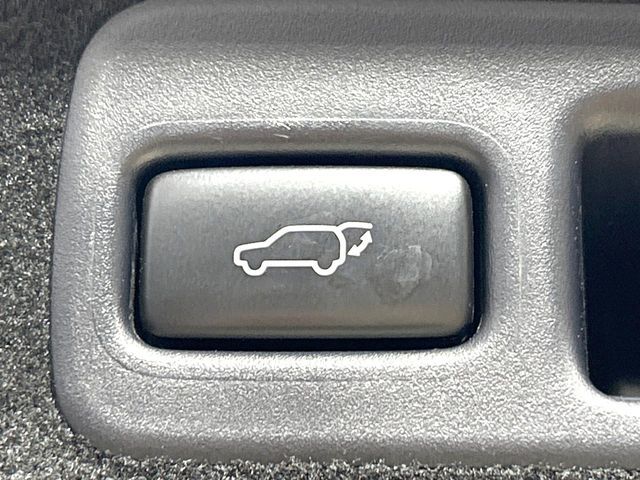 TOYOTA HARRIER 2WD 2017