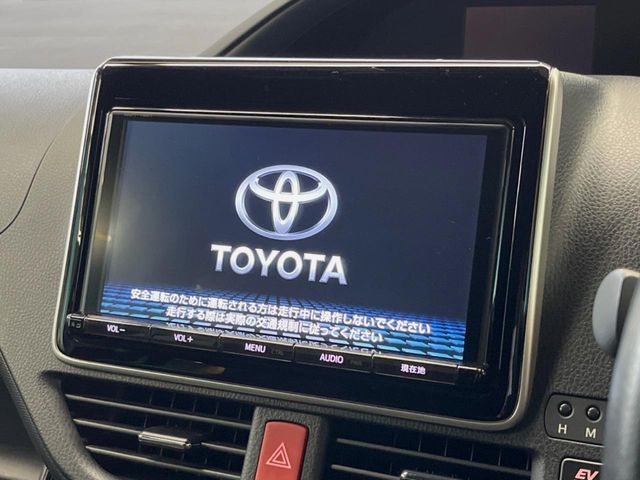 TOYOTA NOAH HYBRID 2017