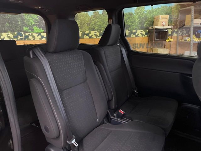 TOYOTA NOAH HYBRID 2017