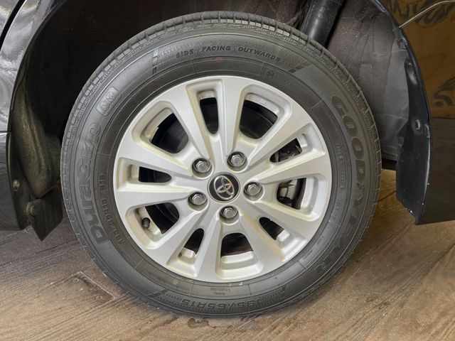 TOYOTA NOAH HYBRID 2017