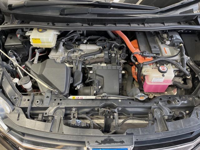 TOYOTA NOAH HYBRID 2017