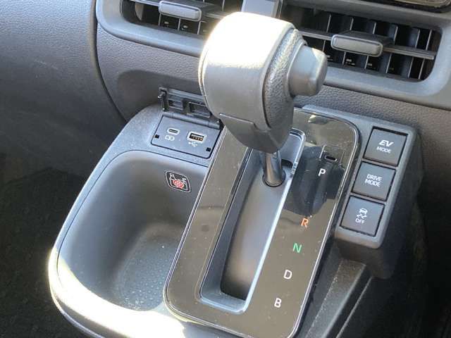 TOYOTA SIENTA HYBRID 2022