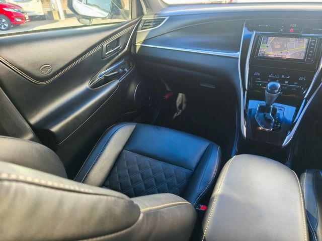 TOYOTA HARRIER 2WD 2019