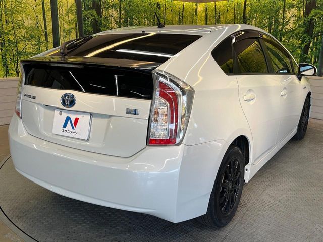 TOYOTA PRIUS 2013