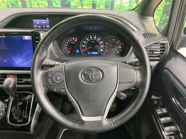 TOYOTA VOXY 2019