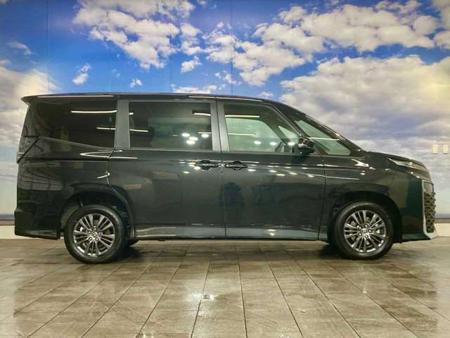 TOYOTA VOXY HYBRID 4WD 2025