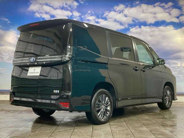 TOYOTA VOXY HYBRID 4WD 2025