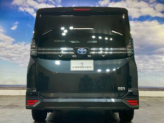 TOYOTA VOXY HYBRID 4WD 2025