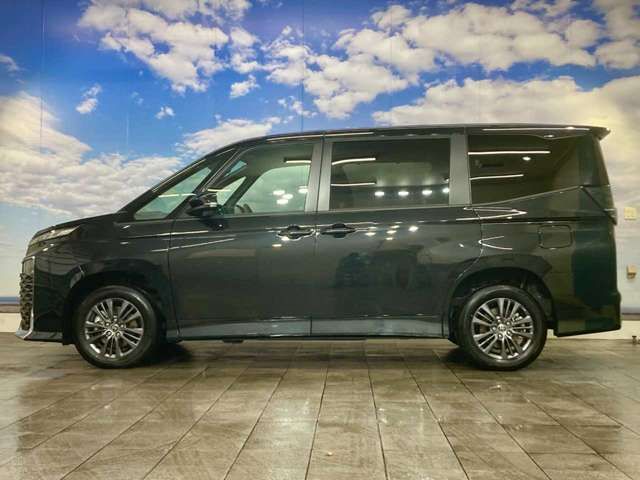 TOYOTA VOXY HYBRID 4WD 2025