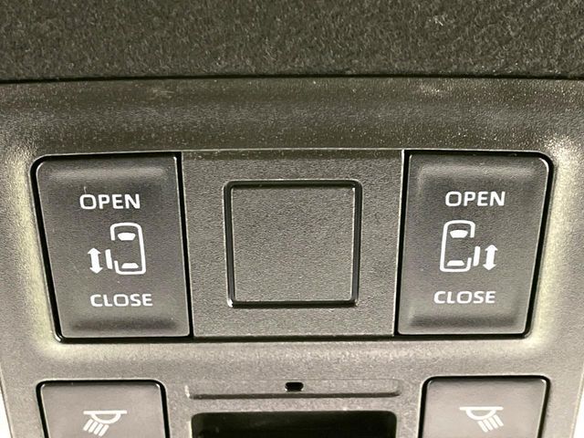 TOYOTA NOAH HYBRID 2025