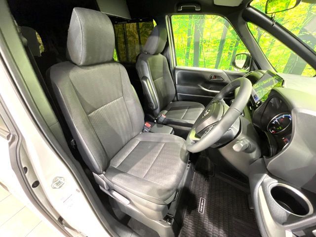 TOYOTA NOAH HYBRID 2025