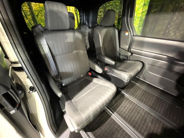 TOYOTA NOAH HYBRID 2025