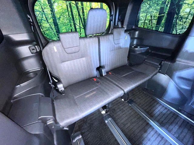 TOYOTA NOAH HYBRID 2025