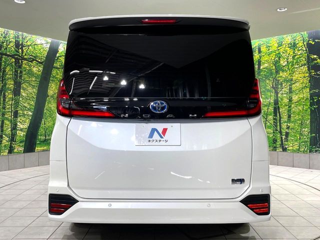 TOYOTA NOAH HYBRID 2025