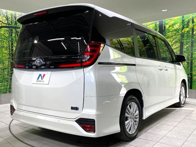 TOYOTA NOAH HYBRID 2025