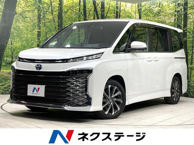 TOYOTA VOXY HYBRID 2023