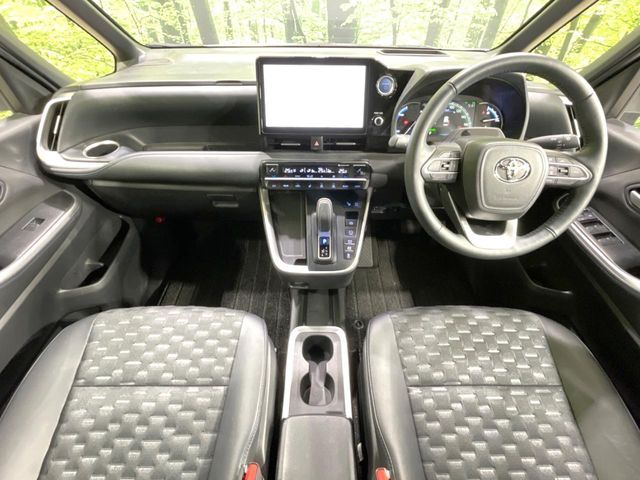 TOYOTA VOXY HYBRID 2023