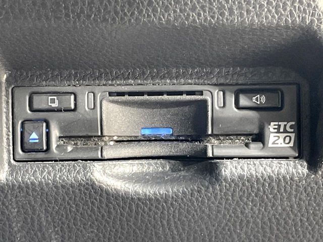 TOYOTA VOXY HYBRID 2023