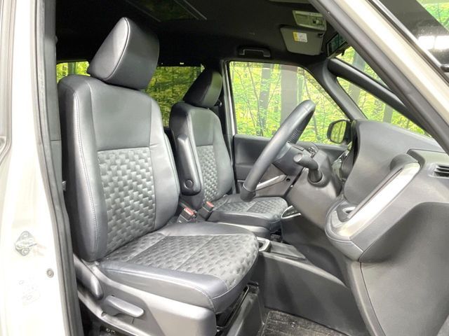 TOYOTA VOXY HYBRID 2023