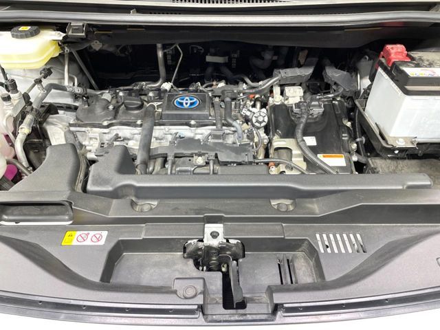 TOYOTA VOXY HYBRID 2023