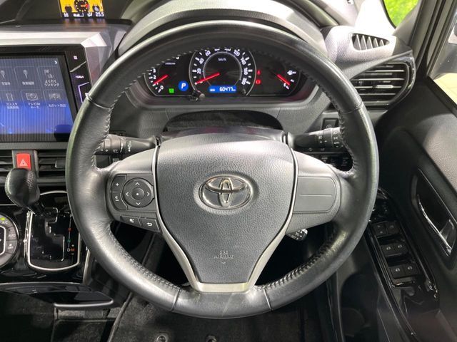 TOYOTA VOXY 2019