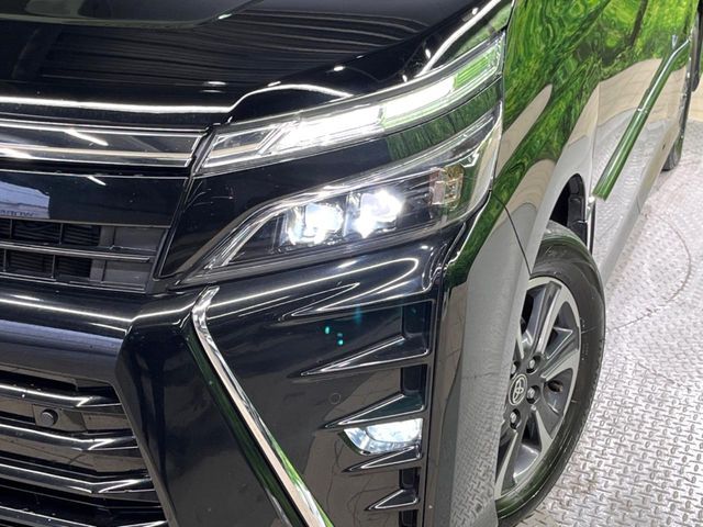 TOYOTA VOXY 2019