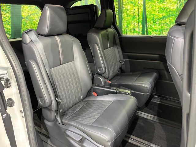 TOYOTA NOAH HYBRID 4WD 2024