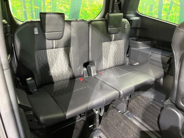 TOYOTA NOAH HYBRID 4WD 2024