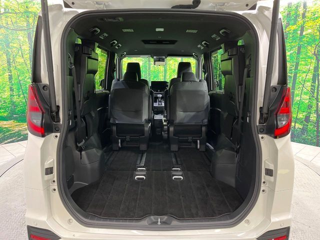 TOYOTA NOAH HYBRID 4WD 2024