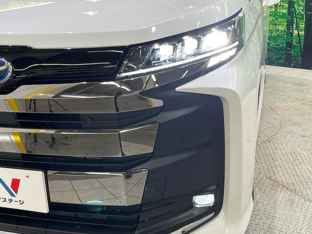 TOYOTA NOAH HYBRID 4WD 2024