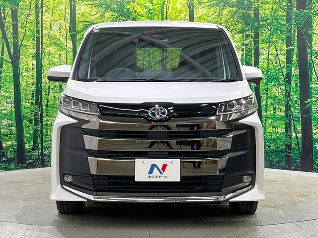 TOYOTA NOAH HYBRID 4WD 2024