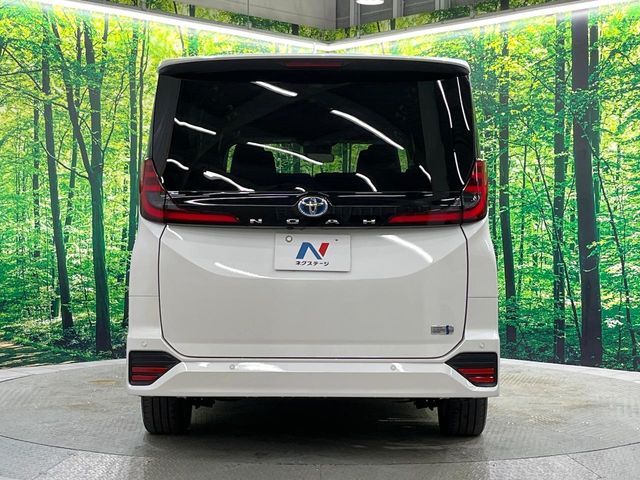 TOYOTA NOAH HYBRID 4WD 2024